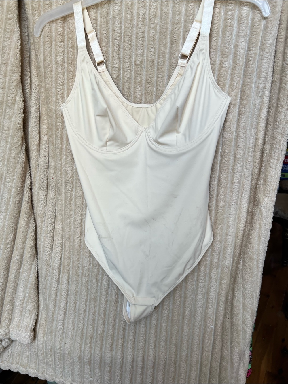 Sculpting Women's Shapewear Bodysuit in Cream with Thong Back